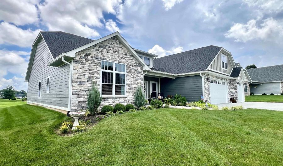 805 Spyglass Hill Dr, Bedford, IN 47421 - 3 Beds, 4 Bath