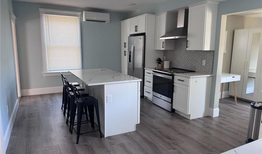 35 Elm St B, Newport, RI 02840 - 2 Beds, 1 Bath