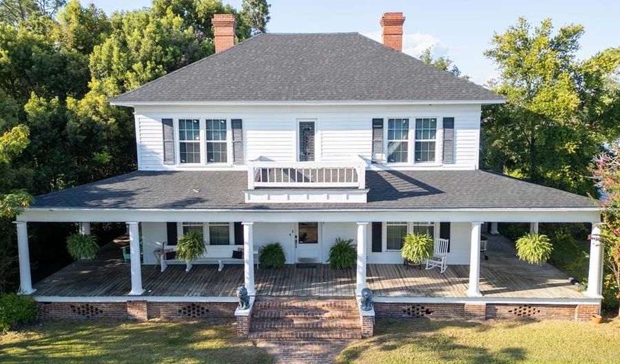 66 Weaver St, Baxley, GA 31513 - 4 Beds, 2 Bath