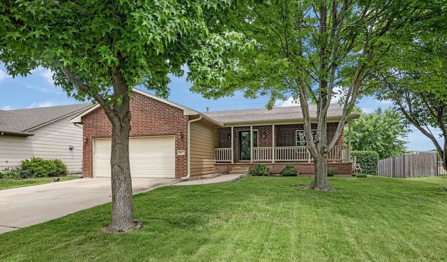 2037 N Ruger Cir, Andover, KS 67002 - 4 Beds, 3 Bath