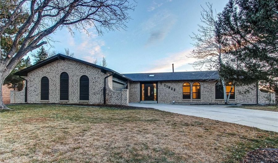 11922 W 77th Dr, Arvada, CO 80005 - 5 Beds, 4 Bath