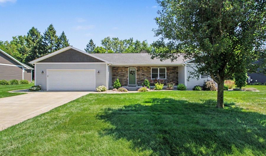 4196 Evergreen Rd, Adrian, MI 49221 - 3 Beds, 3 Bath