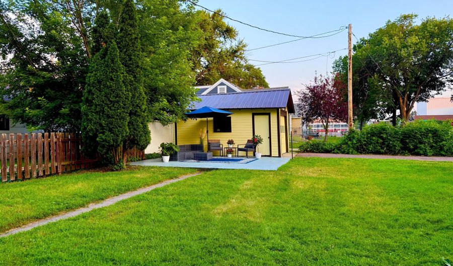 502 SE 11th Ave, Aberdeen, SD 57401 - 5 Beds, 3 Bath