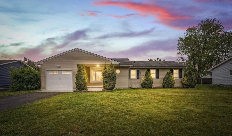 34 Bell St, Bayville, NJ 08721 - 3 Beds, 2 Bath