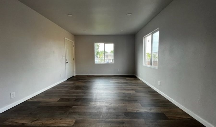 2012 E 113th St, Los Angeles, CA 90059 - 3 Beds, 1 Bath