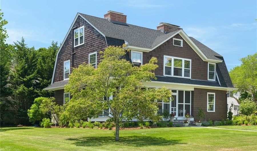84 Rodman St, Narragansett, RI 02882 - 5 Beds, 2 Bath