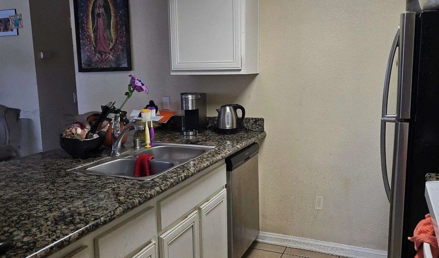340 W 15Th Ave 5, Escondido, CA 92025 - 2 Beds, 2 Bath