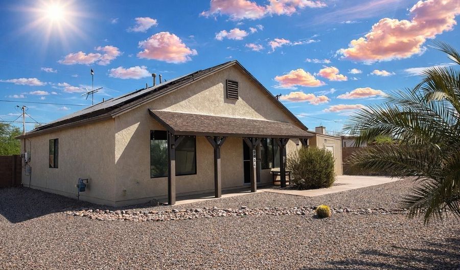 9054 W CORONADO Dr, Arizona City, AZ 85123 - 3 Beds, 2 Bath