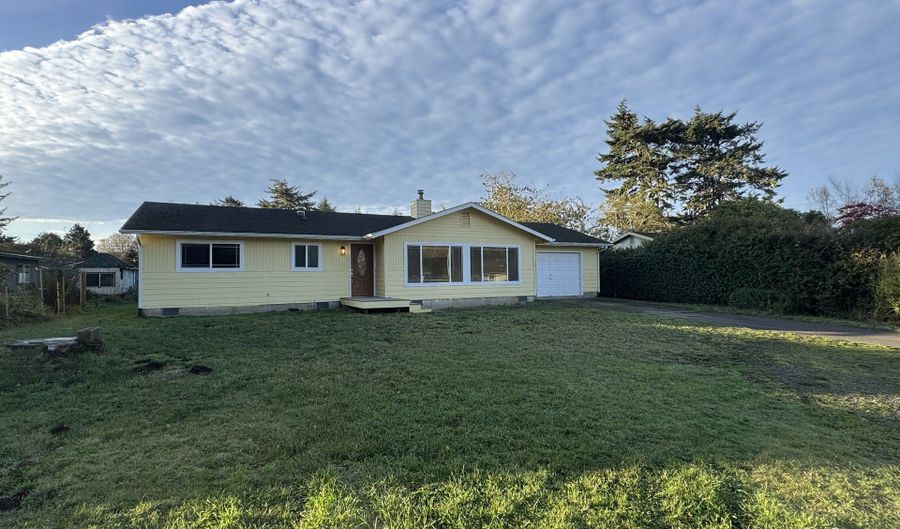 950 NE 1ST St, Bandon, OR 97411 - 3 Beds, 2 Bath