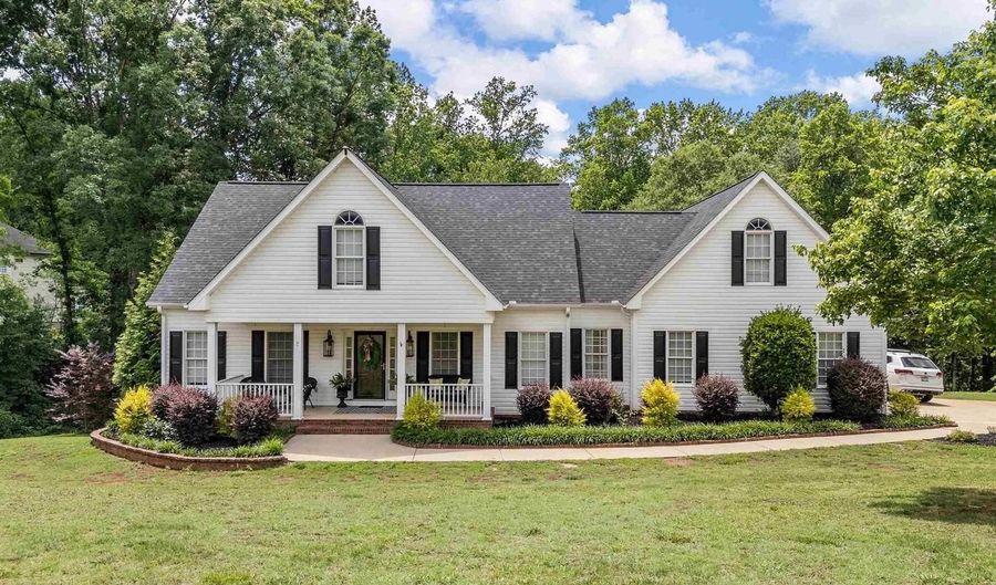 379 Shallowford Dr, Boiling Springs, SC 29316 - 4 Beds, 4 Bath