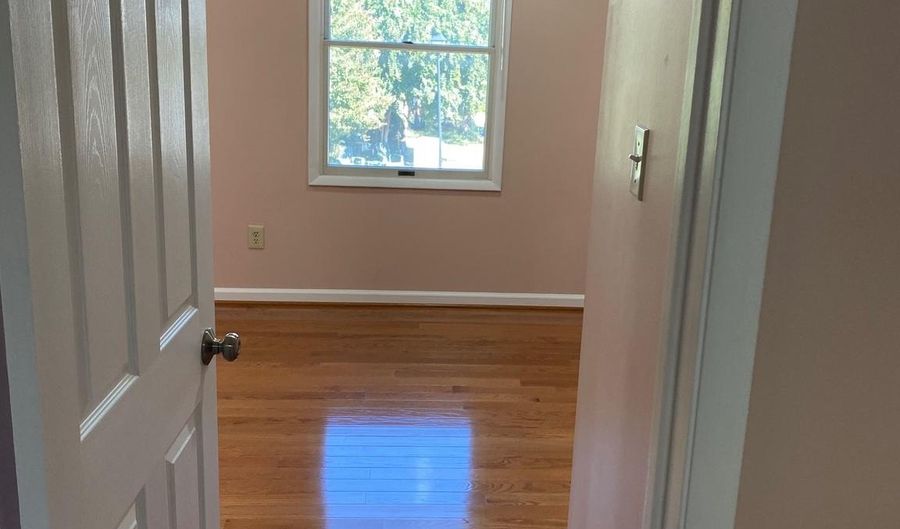 2846 S MEADE St, Arlington, VA 22206 - 3 Beds, 2 Bath