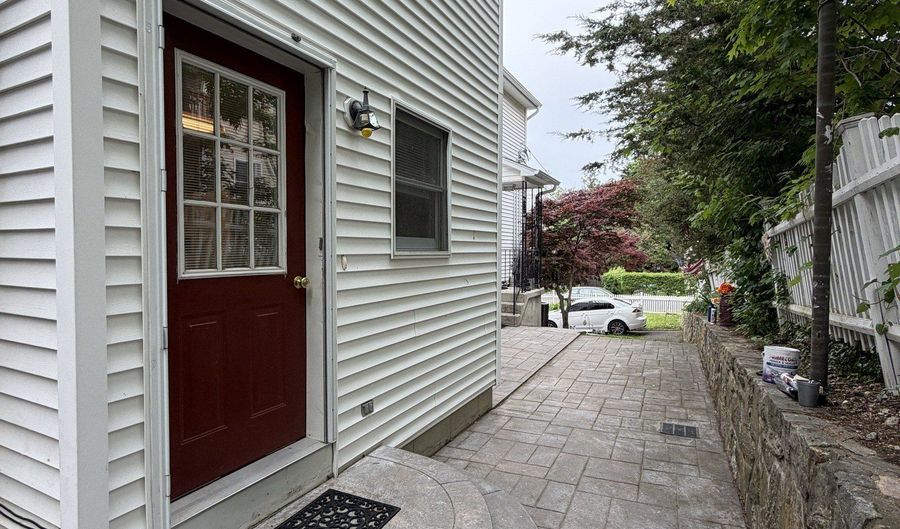 50 Lincoln Ave 1 R, Danbury, CT 06810 - 2 Beds, 1 Bath