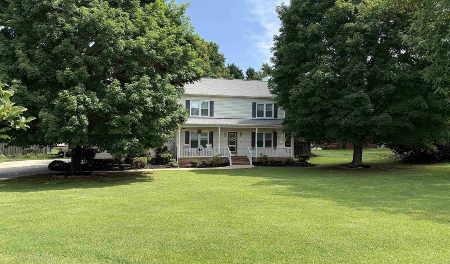 242 Mountain Range Rd, Boiling Springs, SC 29316 - 4 Beds, 3 Bath