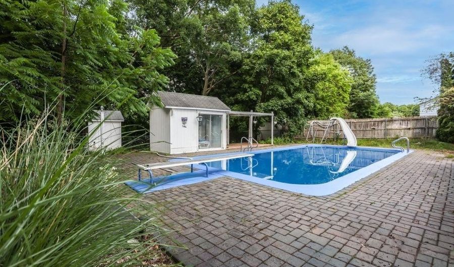 29 Dean Ave, Johnston, RI 02919 - 3 Beds, 2 Bath