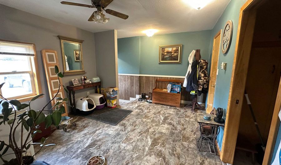 455 4th Ave, Ashton, IA 51232 - 2 Beds, 1 Bath