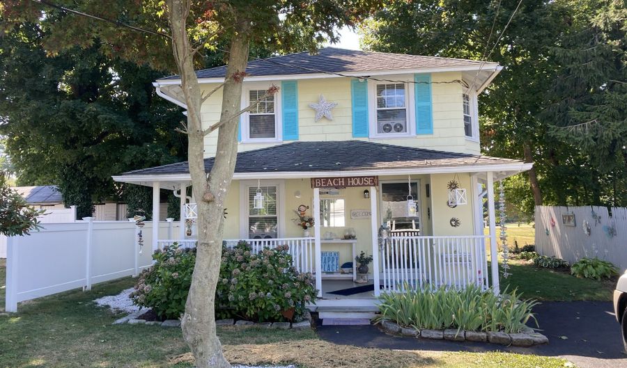 13 Sound View Hts, Branford, CT 06405 - 2 Beds, 1 Bath