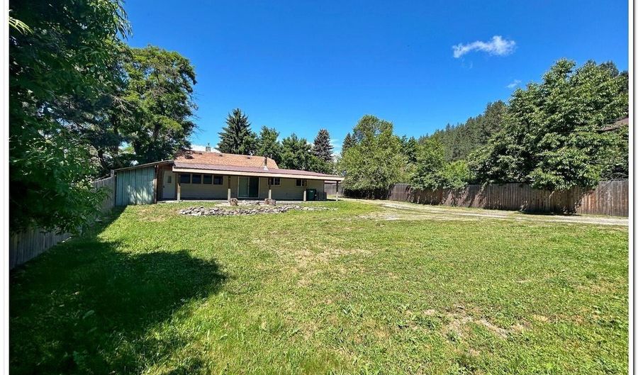 6648 Chippewa Dr, Bonners Ferry, ID 83805 - 2 Beds, 1 Bath