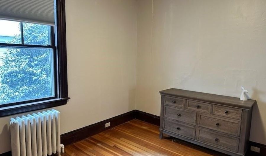 44 Charles St 1, Newport, RI 02840 - 3 Beds, 1 Bath