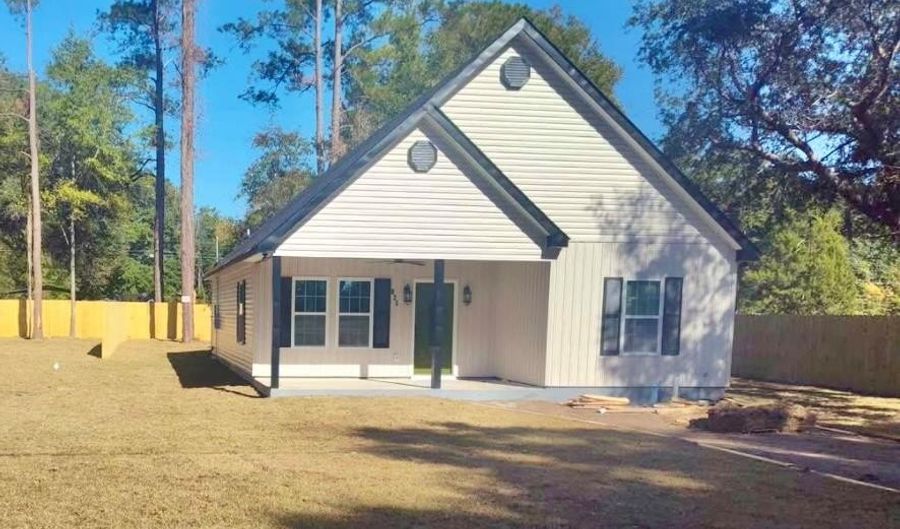 820 Ave C, Bainbridge, GA 39819 - 3 Beds, 2 Bath