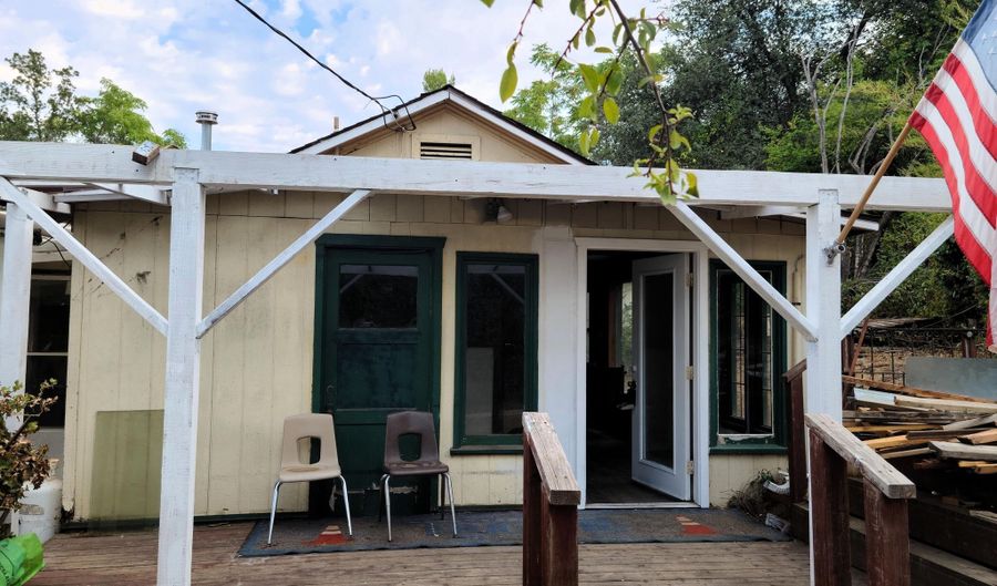 3400 Beacon Dr, Anderson, CA 96007 - 2 Beds, 1 Bath