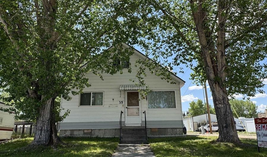 35 Conroy St, Diamondville, WY 83116 - 2 Beds, 1 Bath
