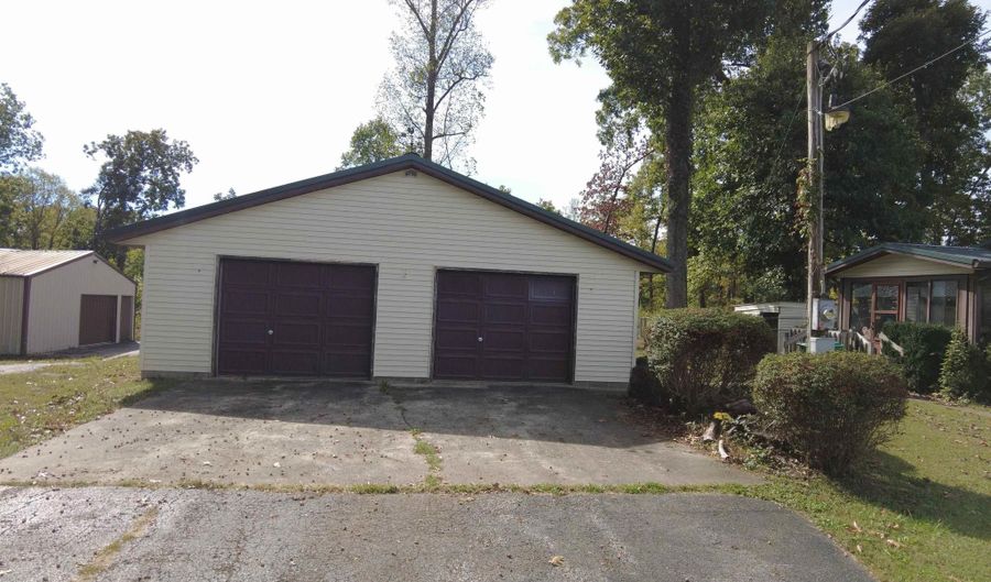 10056 E State Road 54 Hwy, Bloomfield, IN 47424 - 3 Beds, 2 Bath