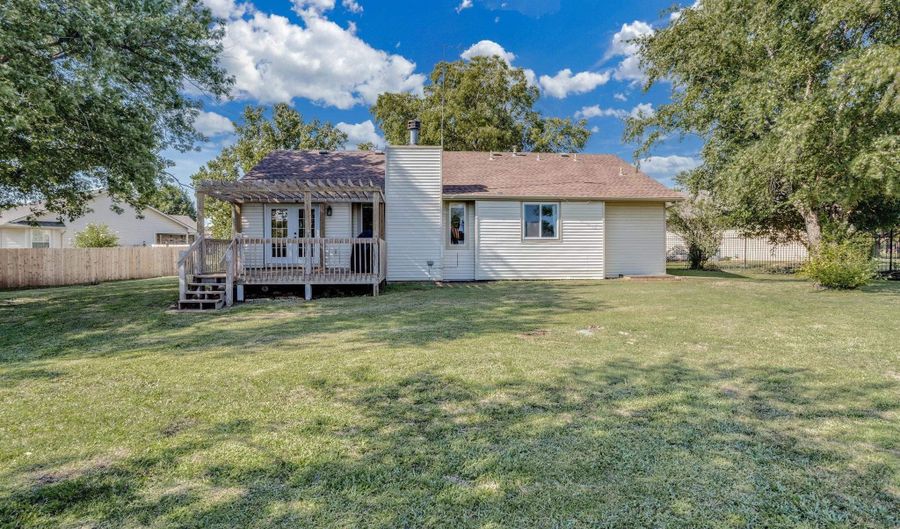 811 Rushwood Ct, Augusta, KS 67010 - 4 Beds, 3 Bath