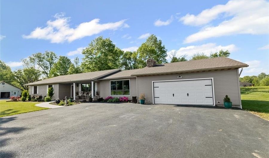 8110 Wolf Rd, Alton, IL 62002 - 3 Beds, 3 Bath