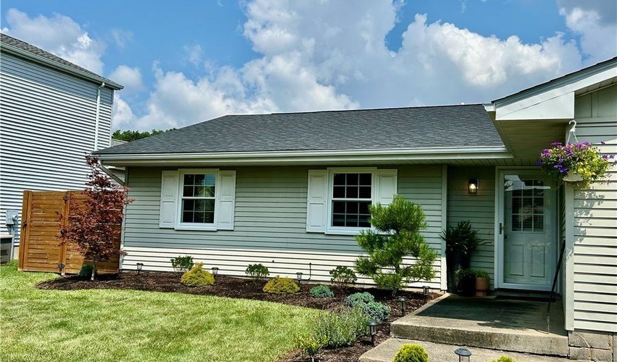 1899 Woodgate St, Austintown, OH 44515 - 3 Beds, 2 Bath