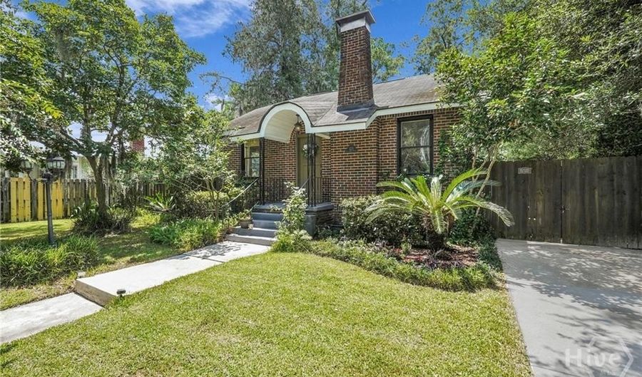 1225 E 48th St, Savannah, GA 31404 - 2 Beds, 1 Bath