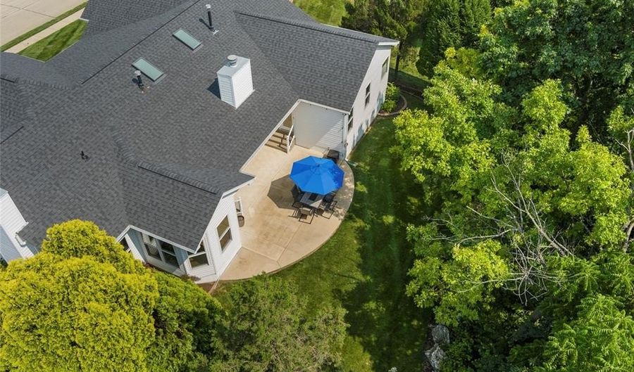 1136 New Ballwin Oaks Dr, Ballwin, MO 63021 - 4 Beds, 3 Bath