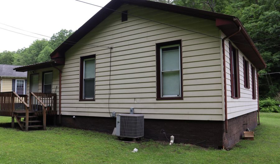 1614 Derby Rd, Appalachia, VA 24216 - 3 Beds, 1 Bath
