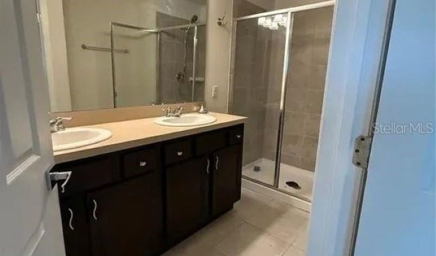 1121 PAVIA Dr, Apopka, FL 32703 - 2 Beds, 3 Bath