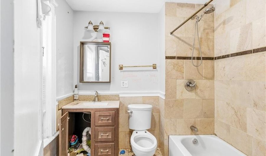 303 Narragansett St, Cranston, RI 02905 - 3 Beds, 1 Bath