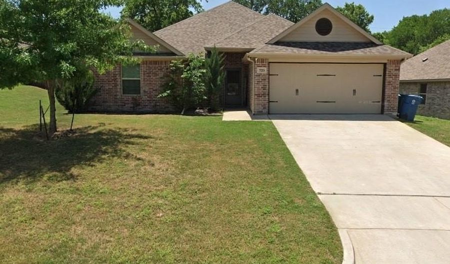 725 Smyth St, Aledo, TX 76008 - 3 Beds, 2 Bath