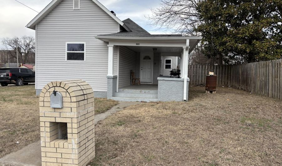 141 W College St, Aurora, MO 65605 - 3 Beds, 1 Bath