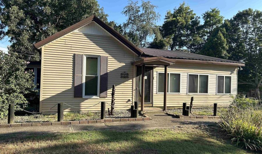153 2nd St, Arlington, KY 42021 - 2 Beds, 1 Bath