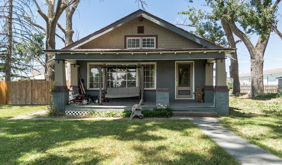 1565 NW Main St, Blackfoot, ID 83221 - 3 Beds, 2 Bath