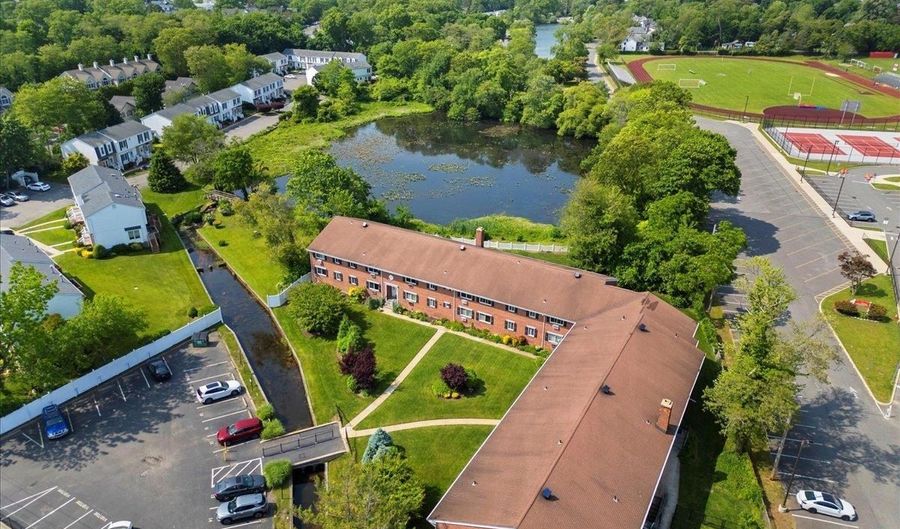 200 Merrick Rd R, Amityville, NY 11701 - 2 Beds, 1 Bath