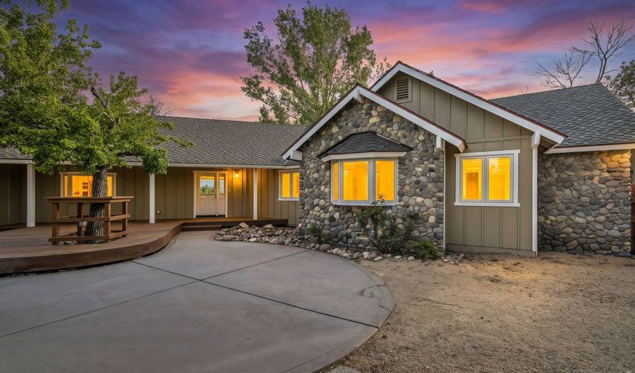 1097 Meadowlark Cir, Gardnerville, NV 89460 - 5 Beds, 3 Bath