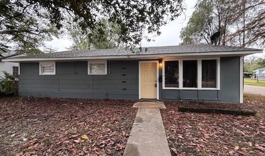 3906 S Barrow Dr, Baton Rouge, LA 70802 - 3 Beds, 2 Bath