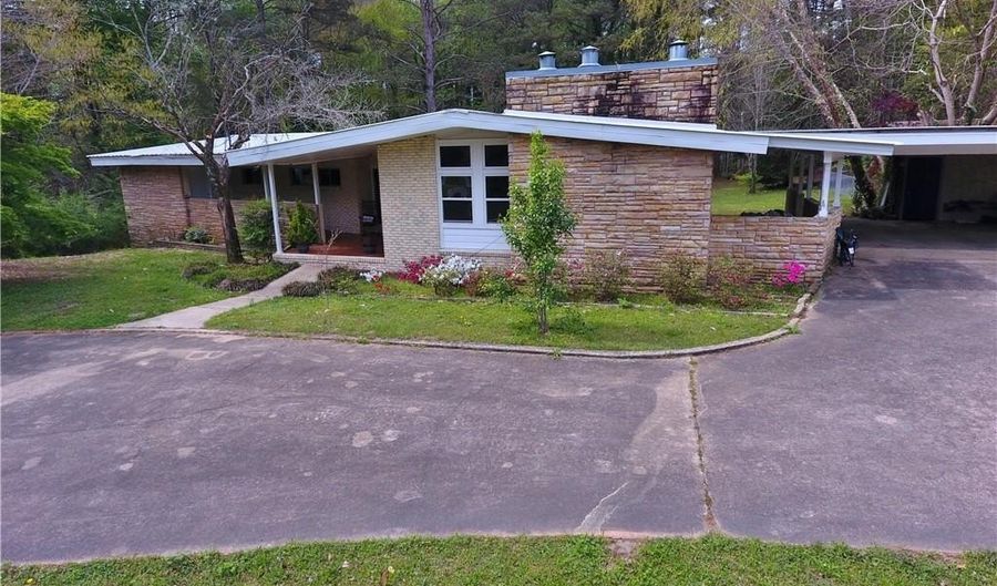 3052 DADEVILLE Rd, Alexander City, AL 35010 - 3 Beds, 3 Bath