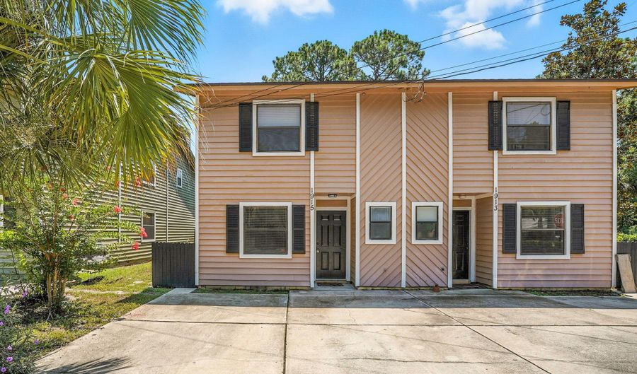 1915 MAIN St, Atlantic Beach, FL 32233 - 3 Beds, 3 Bath