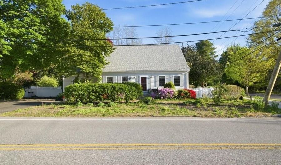 316 Waseca Ave, Barrington, RI 02806 - 4 Beds, 2 Bath