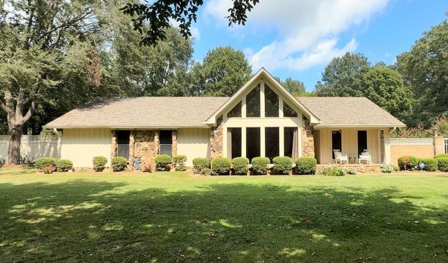 113 Woodson St, Bruce, MS 38915 - 4 Beds, 3 Bath