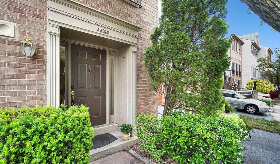 44030 GALA Cir, Ashburn, VA 20147 - 3 Beds, 3 Bath