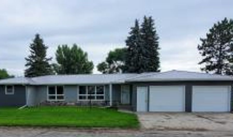 305 SW 3rd St Sw St, Steele, ND 58482 - 5 Beds, 4 Bath