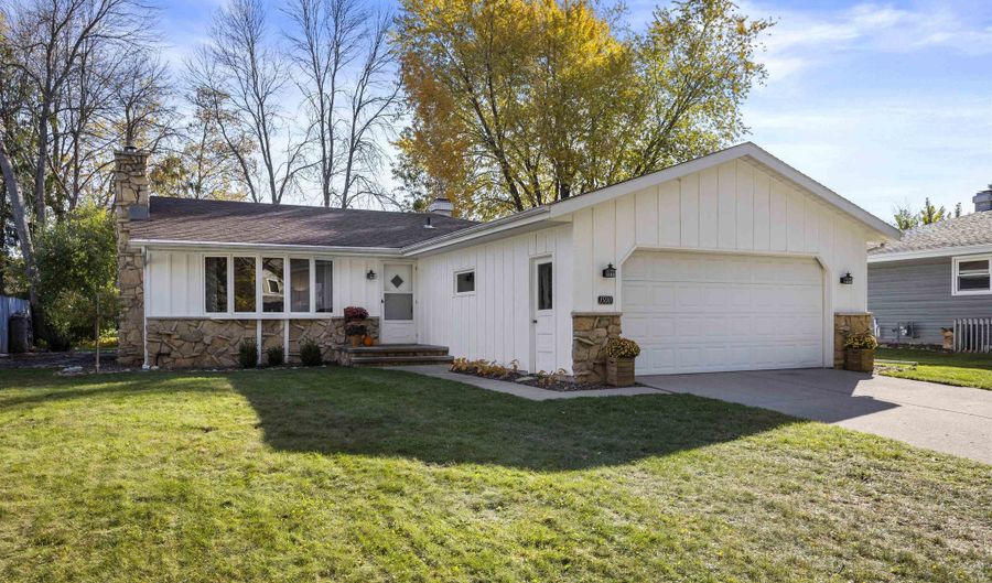 1500 REBECCA Ln, Appleton, WI 54915 - 3 Beds, 1 Bath