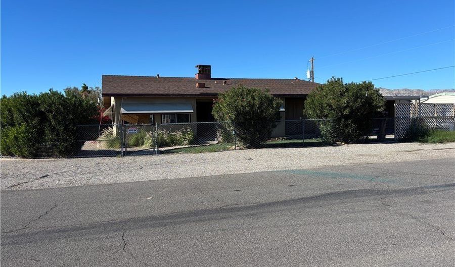 1095 Holly St, Bullhead City, AZ 86442 - 4 Beds, 3 Bath