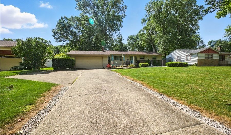 4289 Wedgewood Dr, Austintown, OH 44511 - 3 Beds, 2 Bath